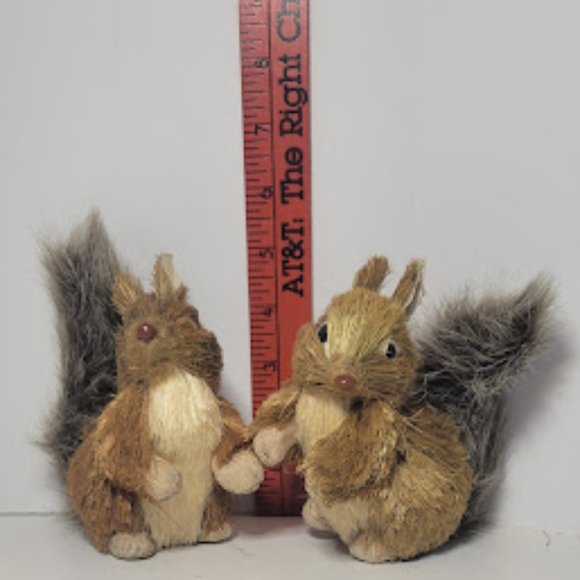 SET OF 2 LIGHT WEIGHT NATURAL SMALL SQUIRREL DECORATIONS WITH REALISTIC TAILS 5" - Picture 6 of 6
